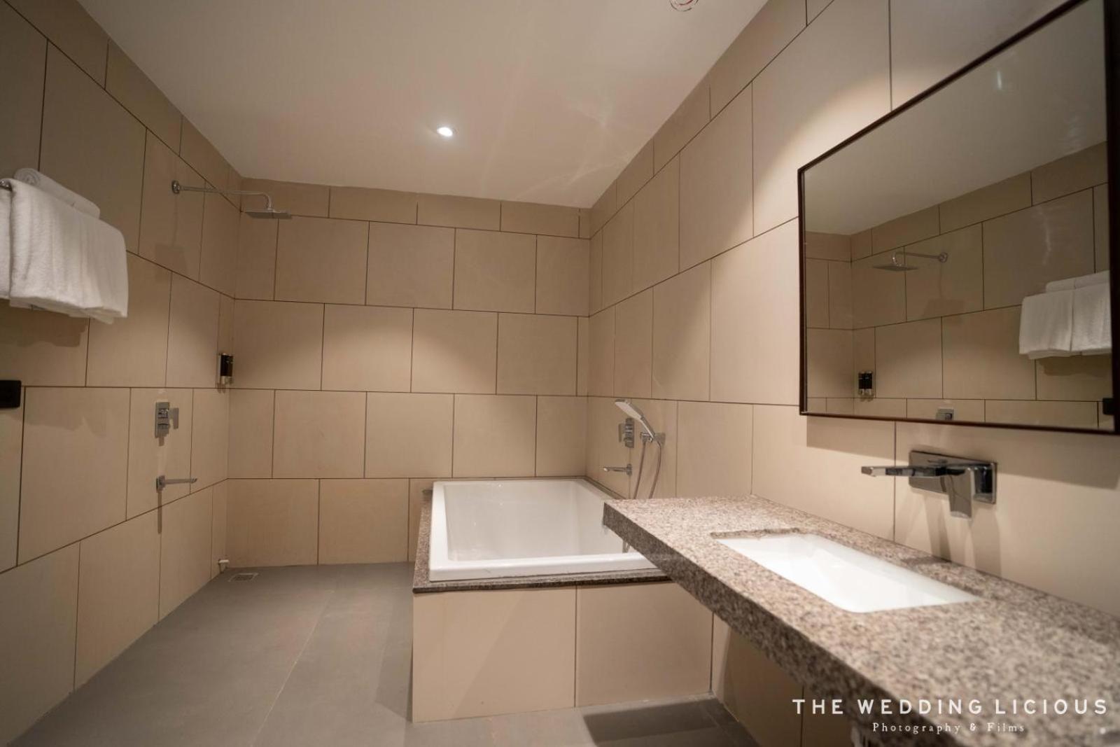 Hotel Omaya Garden Rāipur 외부 사진